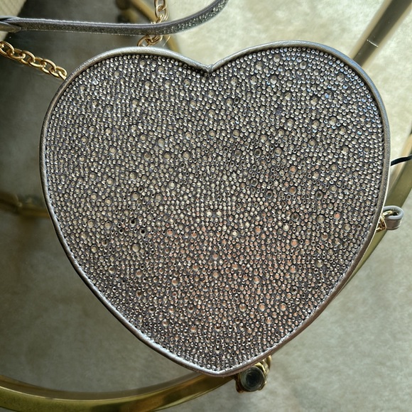 New Larroude Heartbreaker Grey Crystal Crossbody Purse - Picture 8 of 9